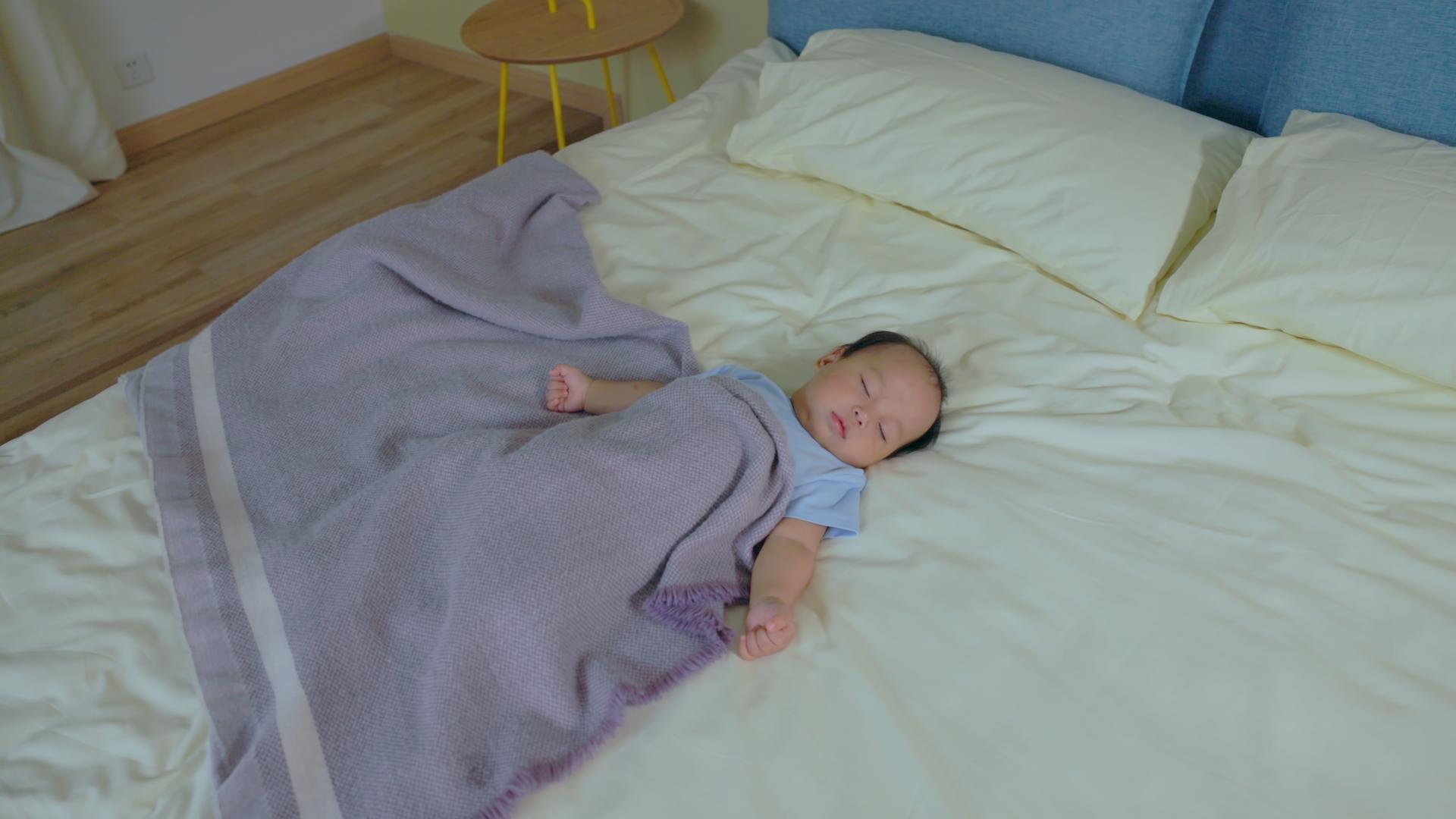 熟睡的宝宝视频的预览图
