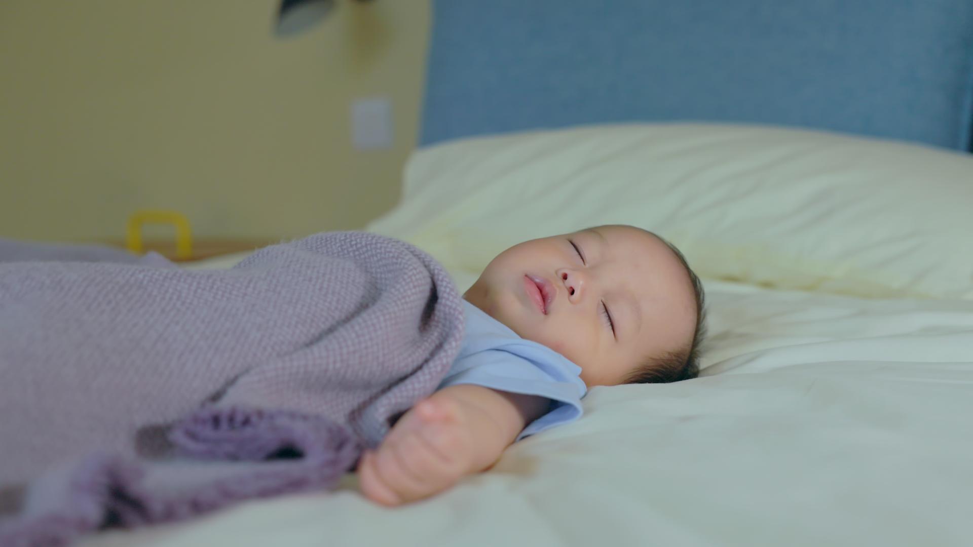 熟睡的宝宝视频的预览图