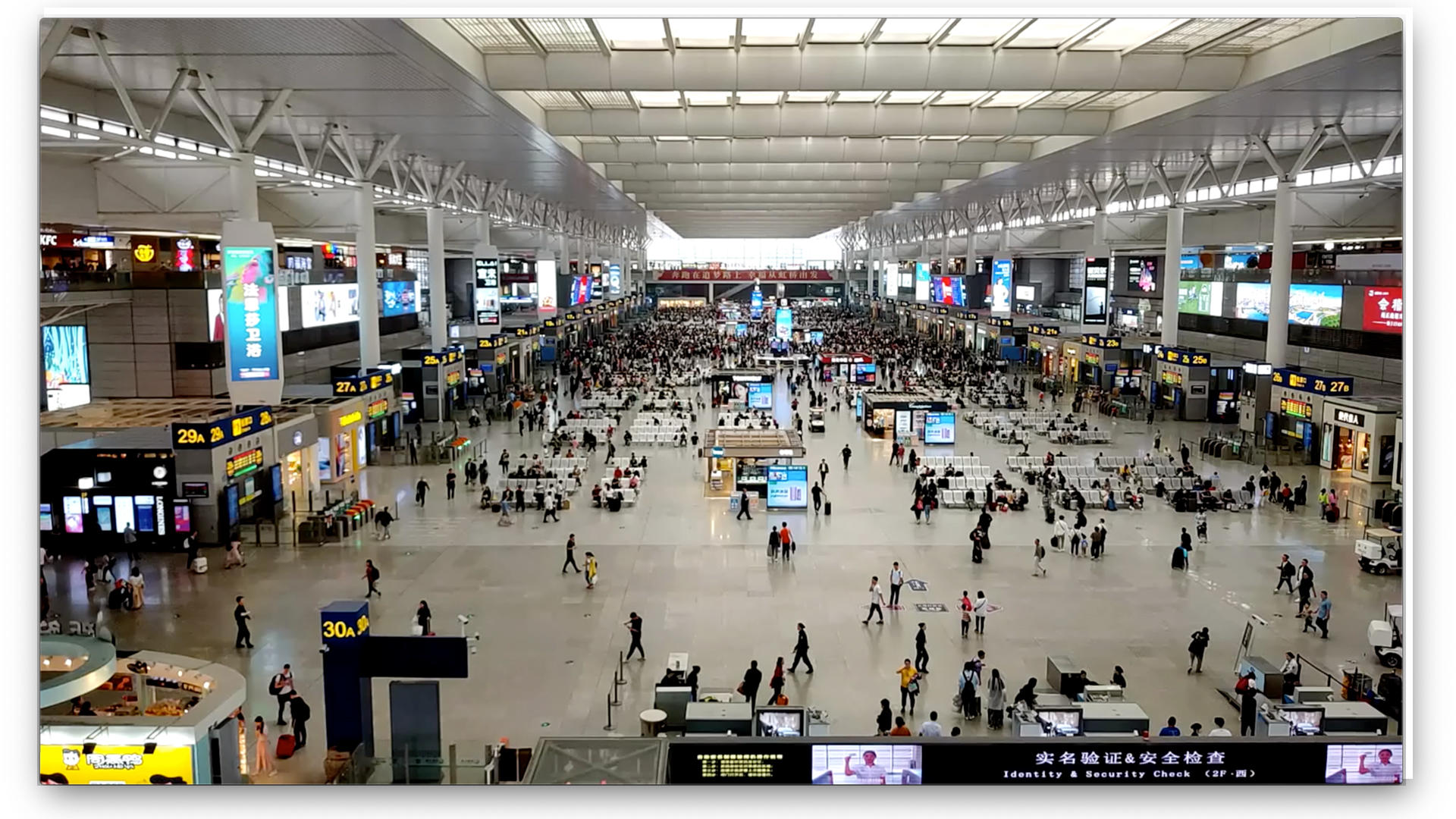 上海虹桥火车站人群快速视频的预览图
