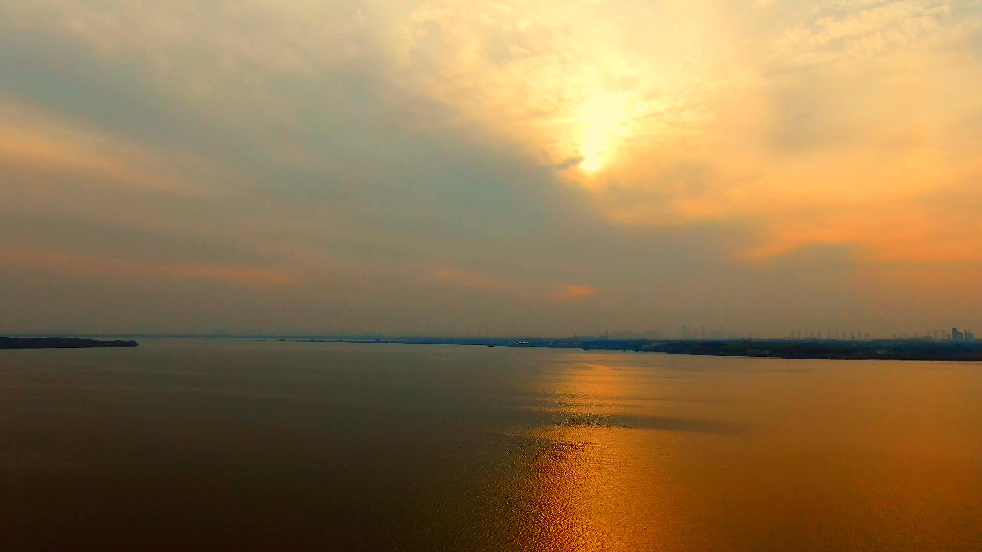 傍晚航拍阳澄湖视频的预览图