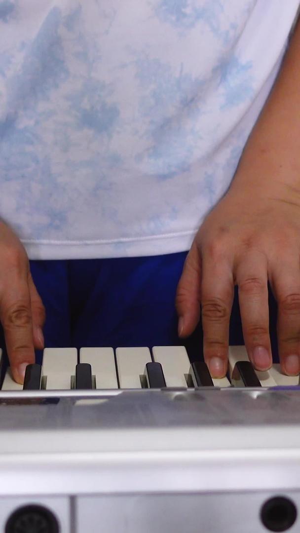 电子琴演奏西洋乐器材料材料视频的预览图