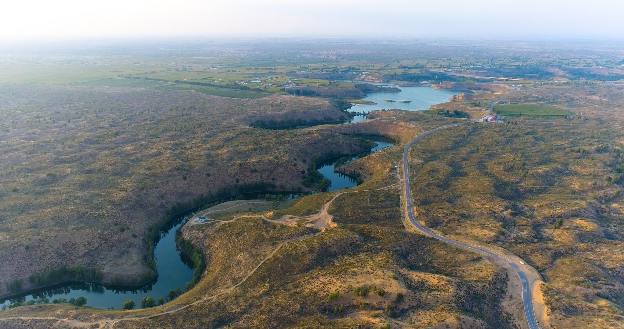 陕北高原地貌4K航拍视频的预览图