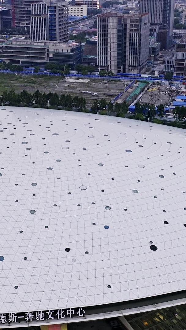俯瞰上海奔驰文化中心视频的预览图