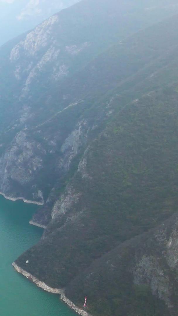 航拍祖国大好河山长江三峡风景视频的预览图