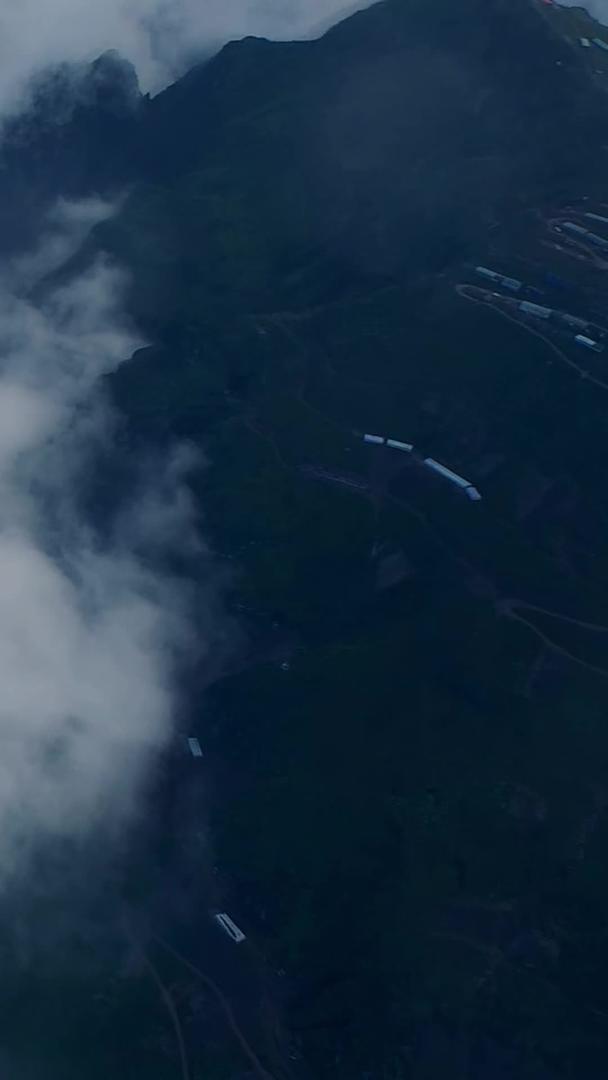 贡嘎山的云海航拍视频的预览图