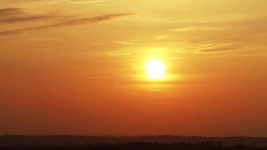 4k远山夕阳日落素材视频的预览图