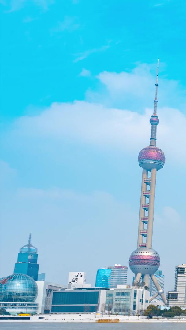 延迟震撼上海外滩蓝天白云视频的预览图