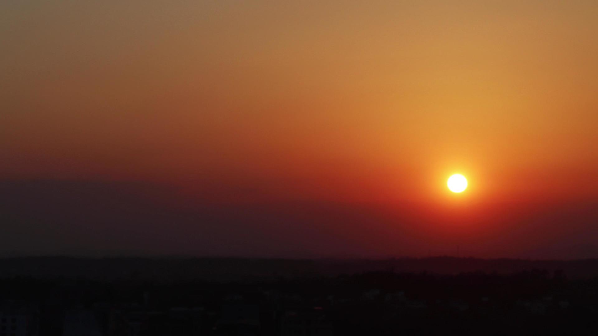 4k远山夕阳傍晚晚霞素材视频的预览图