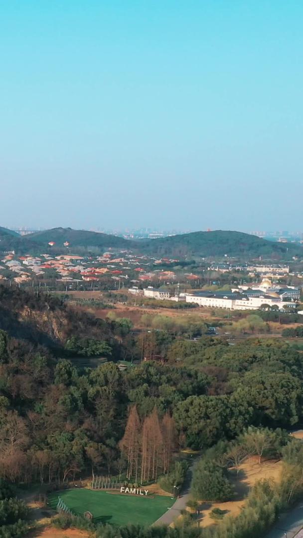 上海辰山植物园矿山绿化区视频的预览图