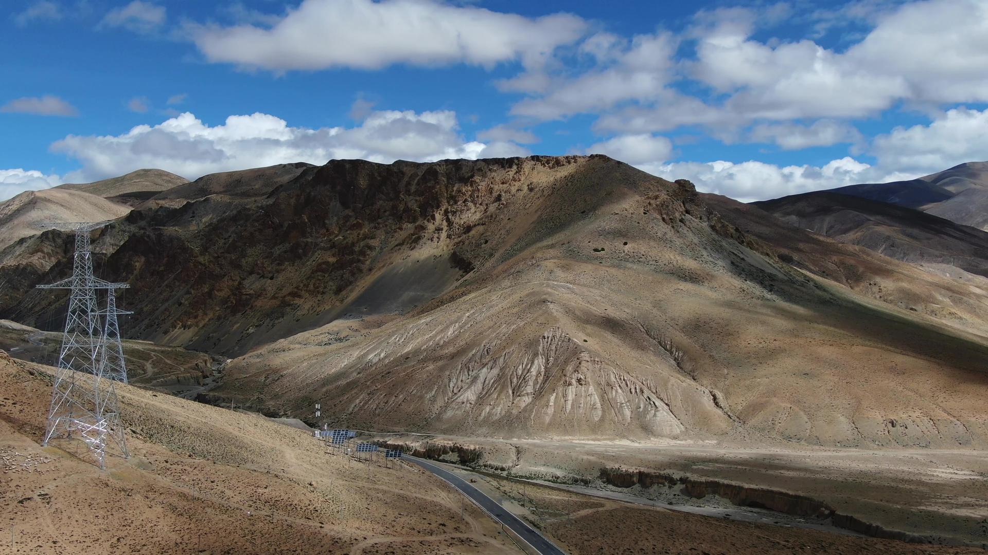 西藏高原山脉自然风光航拍视频视频的预览图