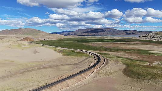 航拍西藏阿里地区公路219国道视频的预览图