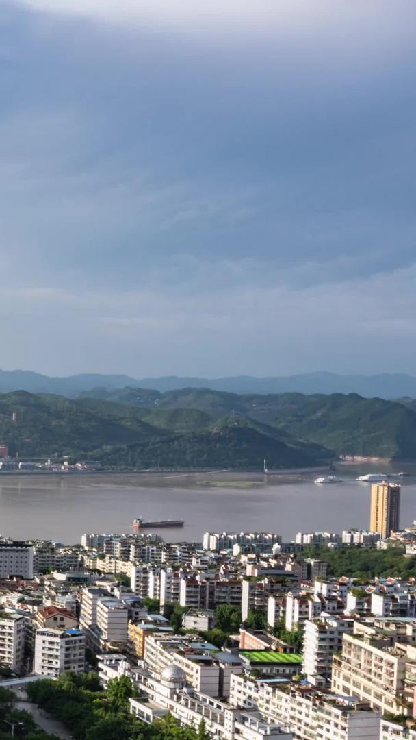长江两桥桥重庆丰都县老城区长江视频的预览图