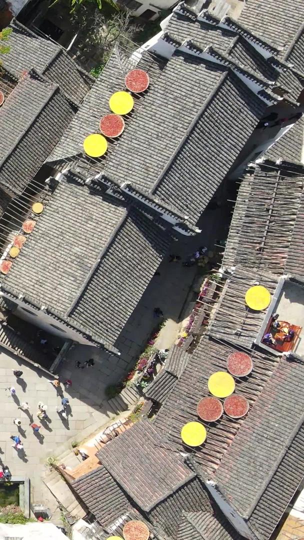 江西婺源岭景区航拍古建筑群晒秋色旅游素材视频的预览图