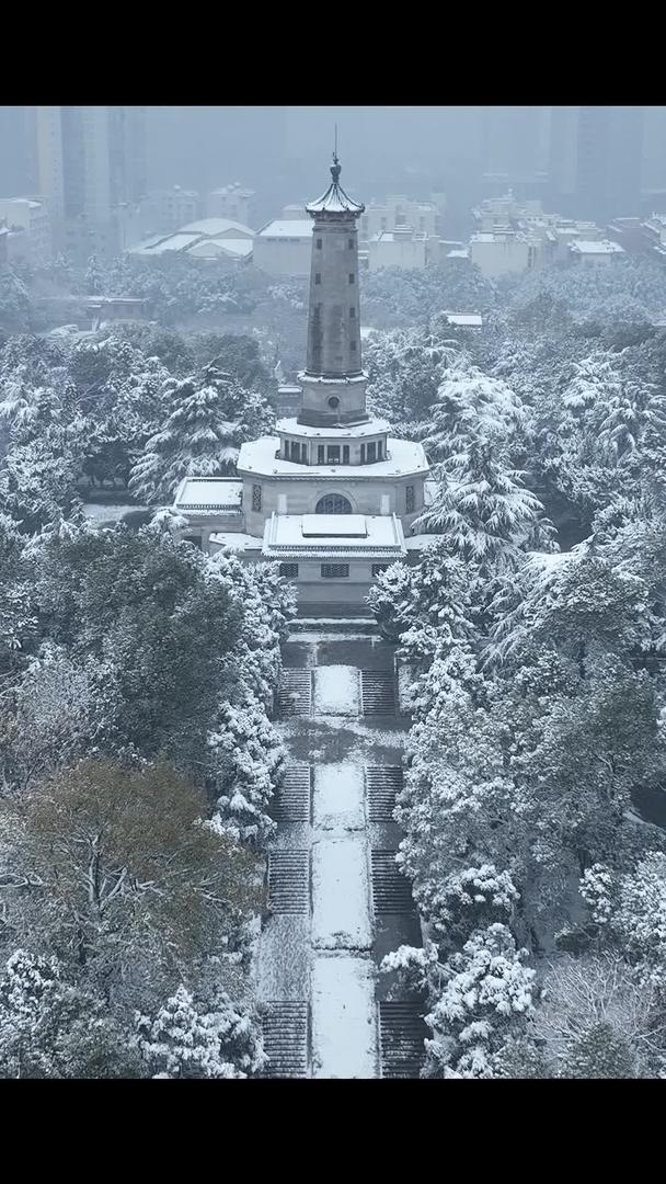 长沙雪景烈士公园视频的预览图