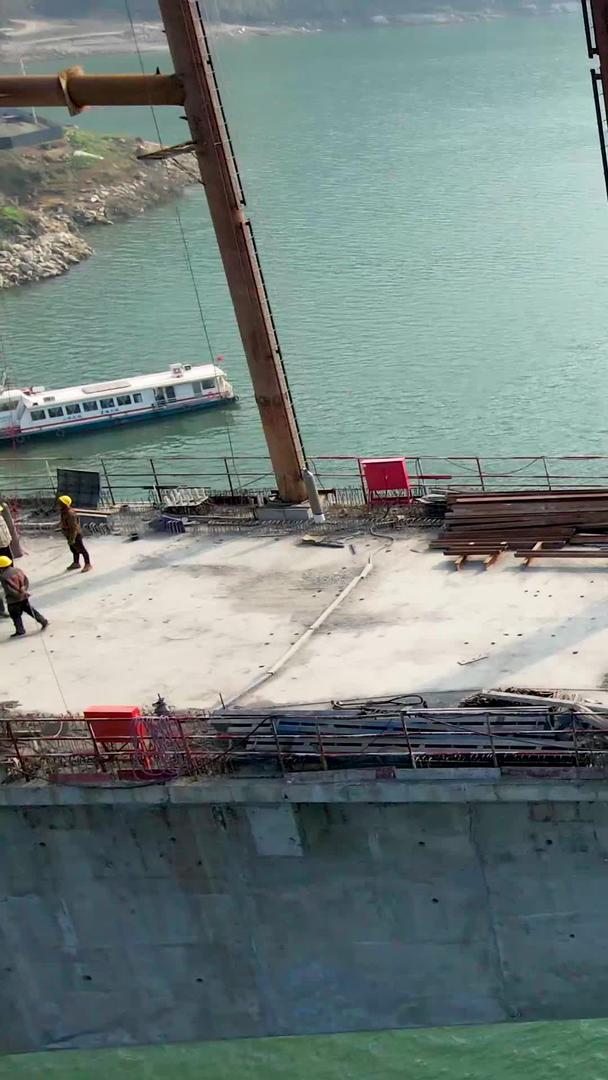 航空高铁桥梁工人修建铁路视频的预览图