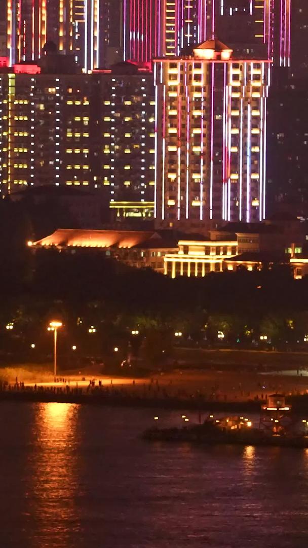 航拍城市节日灯光秀长江游轮靠岸夜景素材视频的预览图