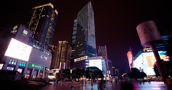 重庆观音桥步行街繁华夜生活视频的预览图