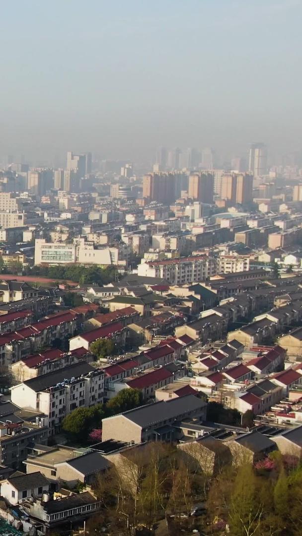 江苏扬州市航拍城市风景视频视频的预览图