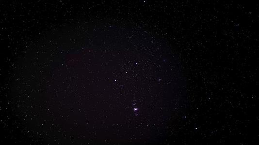 8K冬季明亮的猎户座星空视频的预览图