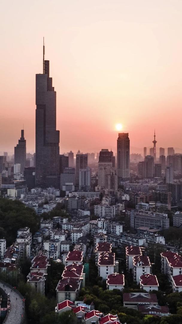 航拍南京地标紫峰大厦延时摄影视频的预览图