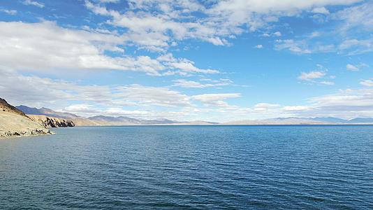 西藏圣湖玛旁有措航拍视频视频的预览图