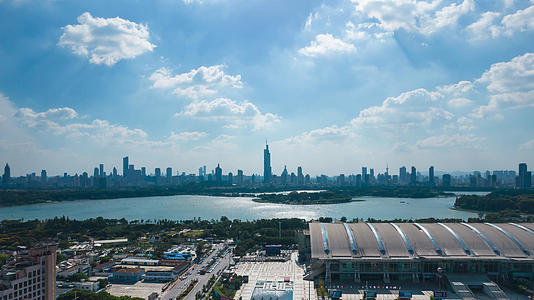 8k延时航拍南京城市地标玄武湖紫峰大厦视频的预览图