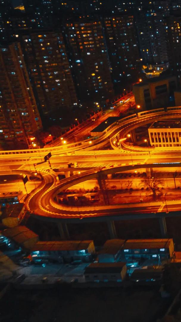 航拍延迟杭州繁华钱塘江高架车流城市夜景视频的预览图