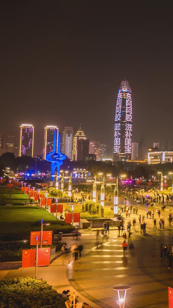 山东济南泉城广场夜景延时摄影视频的预览图