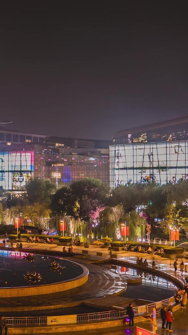 山东济南泉城广场夜景延时摄影视频的预览图