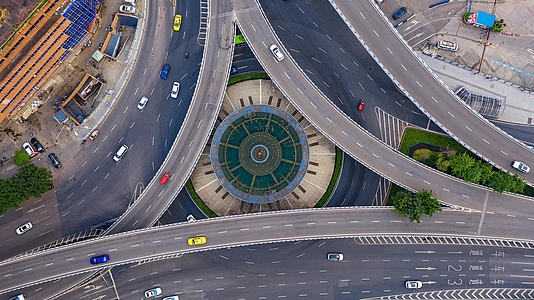 无人机航拍山城重庆立体交通视频的预览图