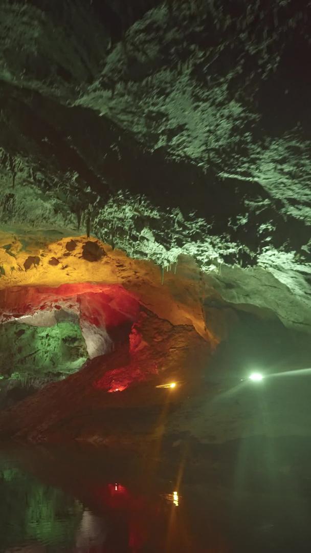 钟乳石石笋5A级水洞景观视频的预览图
