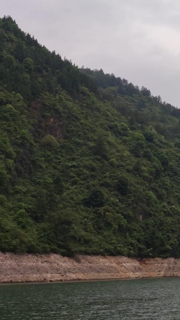 实拍巫山小三峡滴翠峡视频的预览图