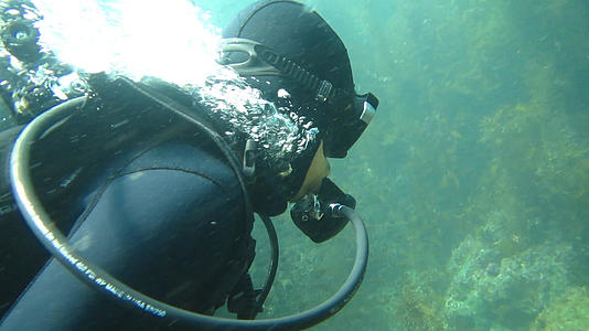 潜水水肺呼吸视频的预览图