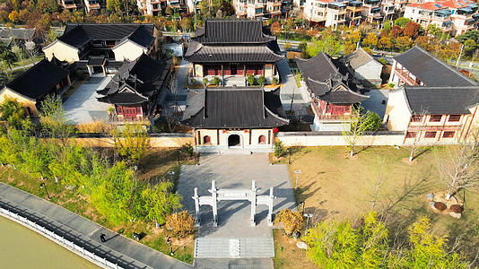 4K航拍淮安市青龙寺寺庙视频的预览图