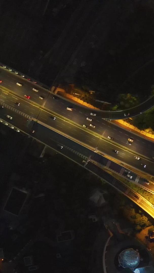 城市交通道路夜景高架桥车流素材视频的预览图