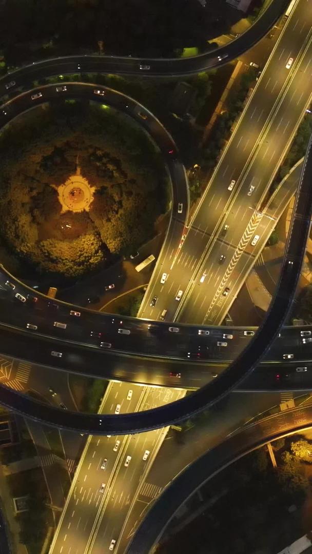 城市交通道路夜景高架桥车流素材视频的预览图