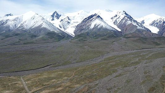 可可西里玉珠峰下的美丽景观延时视频的预览图