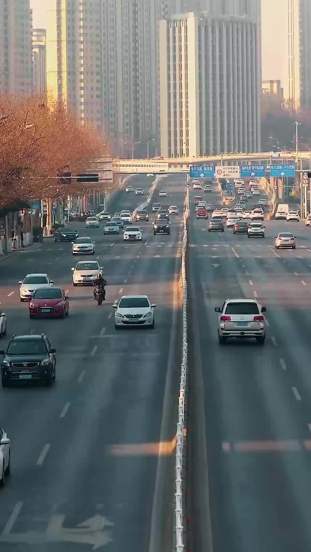 青岛蚌埠路立交桥高峰交通高峰视频的预览图