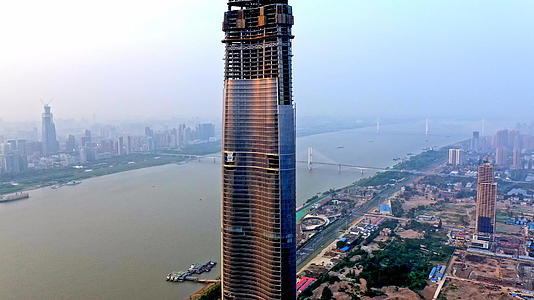 武汉606大厦天际线航拍视频的预览图
