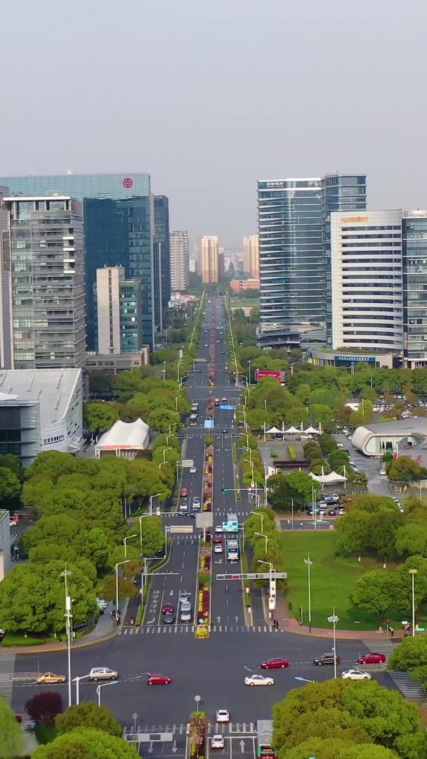 城市金融中心交通视频的预览图