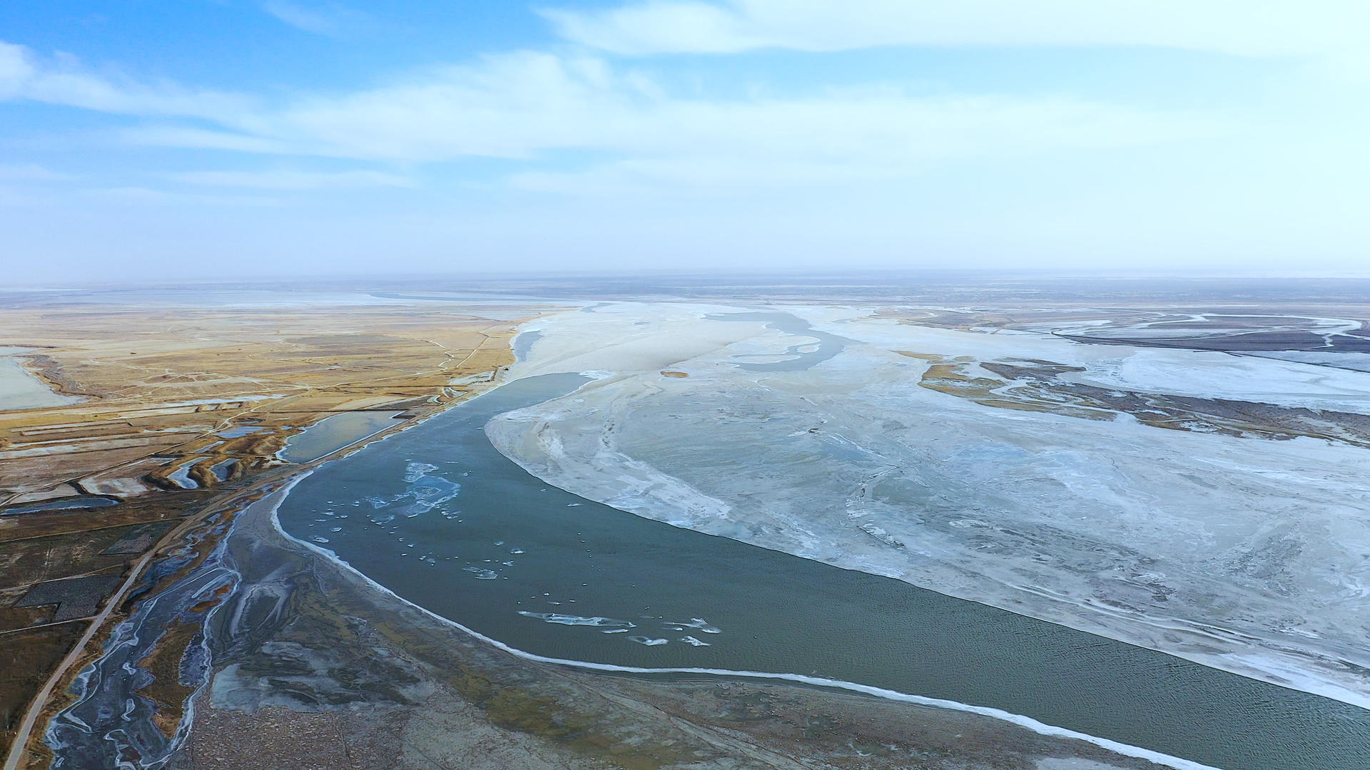 4K多角度高空航拍凌汛消融中的黄河合集视频的预览图