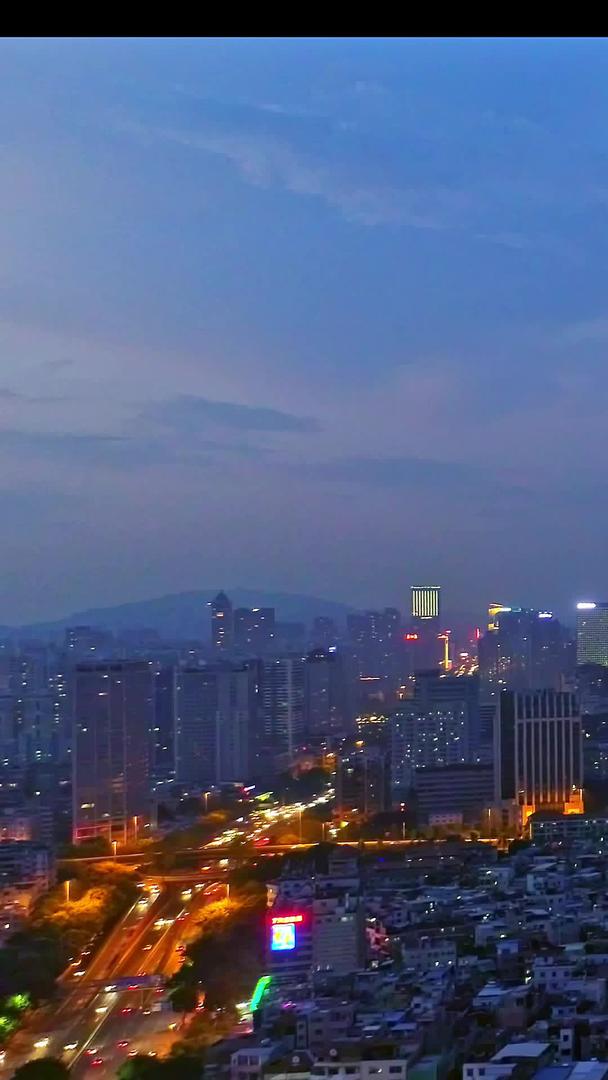 广州城市天际线夜景航拍视频的预览图