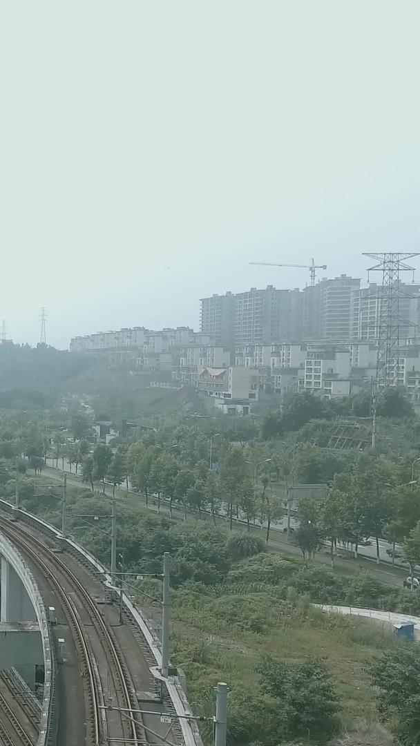 重庆市城乡结合部轻轨站视频的预览图