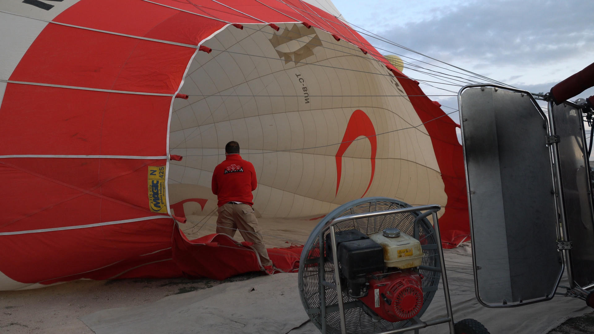热气球充气全过程实拍合集4K视频的预览图