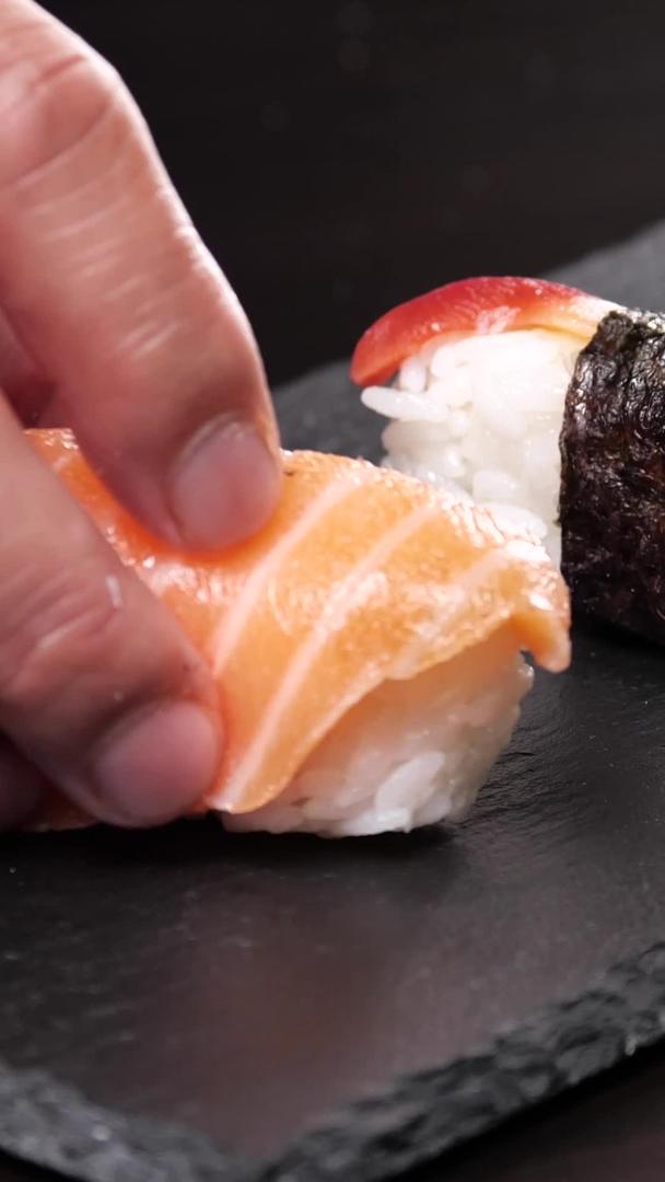 寿司装盘视频的预览图
