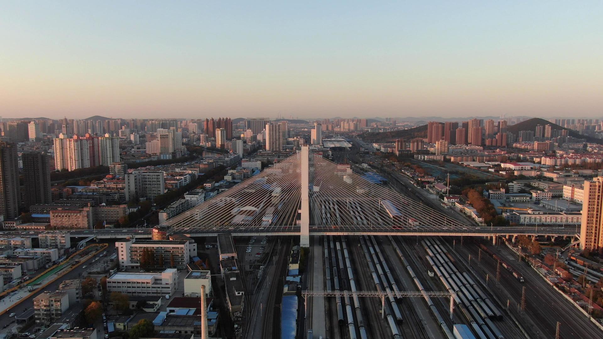 4K航拍江苏徐州和平大桥视频的预览图