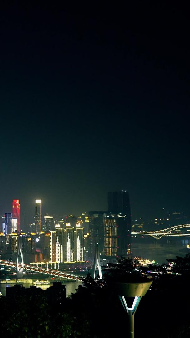 俯瞰重庆江景城市群夜景视频的预览图