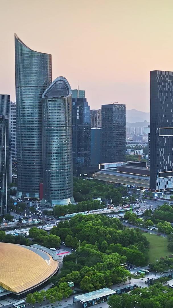 杭州CBD钱江新城国际会议厅市民中心商务建筑晚霞日落视频的预览图