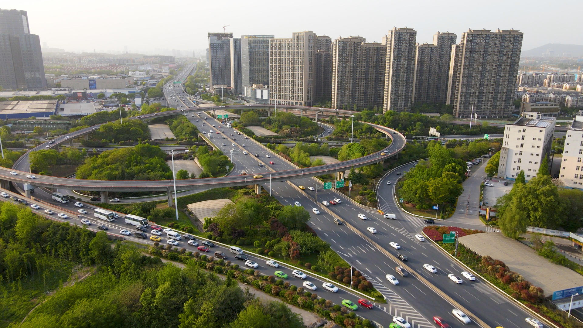 4k航拍南京双龙大道枢纽视频的预览图