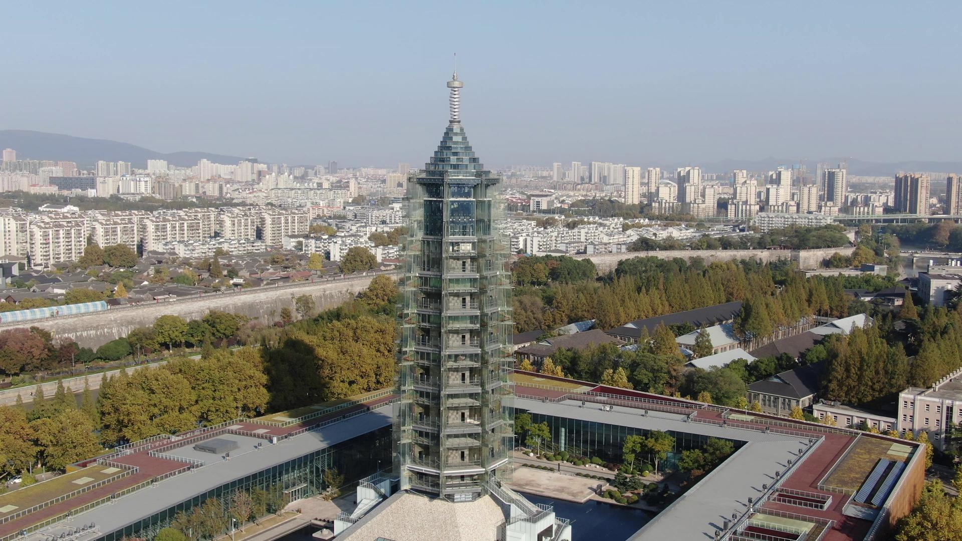 4K航拍南京地标大报恩寺视频的预览图